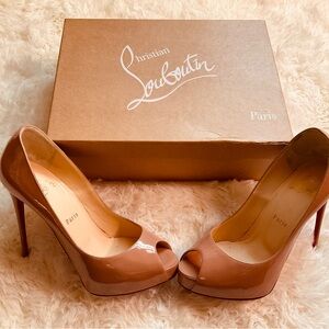 Christian Louboutin New Very Prive Nude Patent Pumps | Size 37